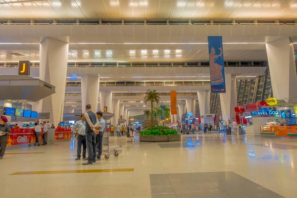 Kathmandu, nepal, 16. november 2017: unbekannte personen kathmandu airport interior on March 01, 2014, kathmandu, nepal — Stockfoto