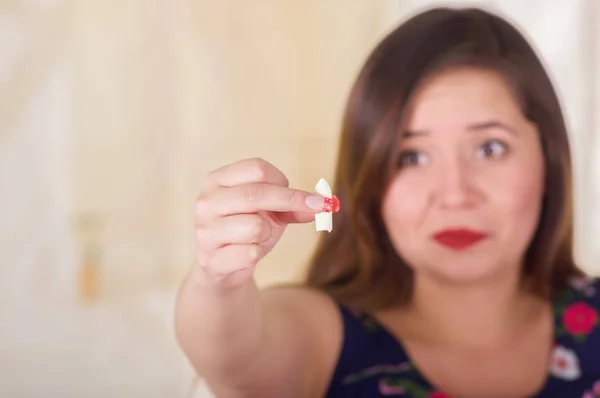 Portrait of a scary woman holding in her hand a soft gelatin vaginal tablet or suppository, treatment of diseases of the reproductive organs of women and prevention of womens health — Stock Image Portrait of a scary woman holding in her hand a soft gelatin vaginal tablet or suppository, treatment of diseases of the reproductive organs of women and prevention of womens health Stock Image