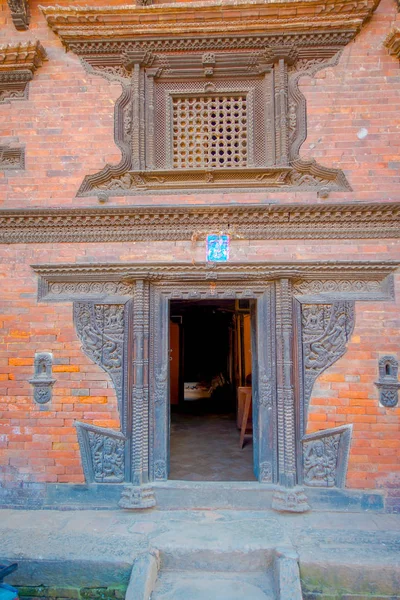 BHAKTAPUR, NEPAL - 04 NOVEMBRE 2017: Primo piano della vecchia struttura in una città rustica, situata a Bhaktapur, Nepal — Foto Stock