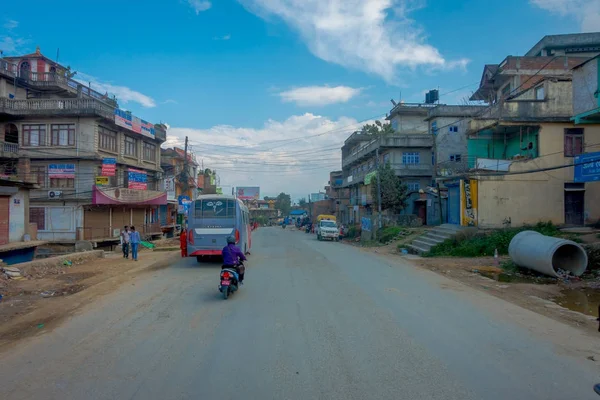 POKHARA, NEPAL OCTOBER 10, 2017: Outdoor view of asphalted road with some motorbikes, cars parked around in the street, located in Pokhara, Nepal — Stock Photo, Image