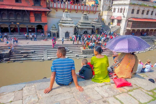 Kathmandu, Nepal 15 października 2017: Religijne spalanie rytuał w świątyni Pashupatina, Kthmandu — Zdjęcie stockowe