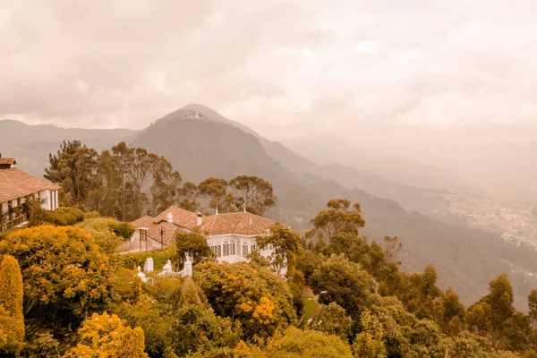 Hermoso edificio antiguo en Monserrate, Bogotá Colombia —  Fotos de Stock