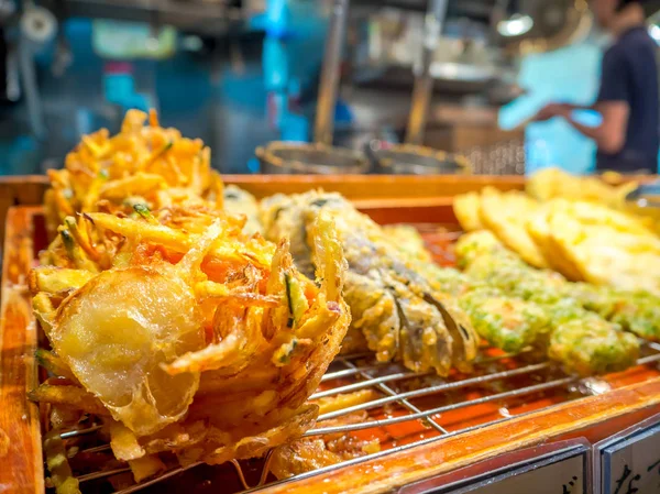 Zbliżenie na Yakisoba, japoński smażone jedzenie na talerzu — Zdjęcie stockowe