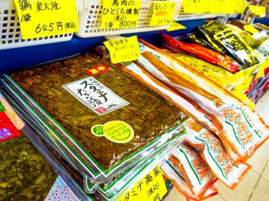 Otaru, Japonya -26 Haziran 2017: içinde bir plastik torba ve acomodated Kuzey ada Hokkaido, Japonya üzerinde satmaya hazır gıda
