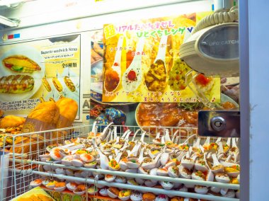 Hakone, Japonya - 02 Temmuz 2017: Kyoto Merkezi şehirde bulunan kapalı bir alışveriş caddesi olan Teramachi, plastik gıda oyuncaklar