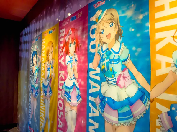 Tokyo, Japan - 28 December 2011: Komische anime advertentie poster in het centrum van Tokio. Anime afkorting voor animatie is een populaire trend in Japan en heeft een groot publiek en erkenning wereldwijd — Stockfoto