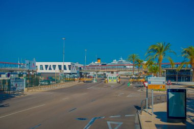 Palma De Mallorca, İspanya - 18 Ağustos 2017: Liman manzaralı beyaz Yatlar Palma de Mallorca, Balear Adaları, İspanya