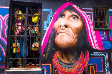 Bogota, Kolombiya 22 Ekim 2017: duvar grafiti Bogota, Kolombiya'nın başkenti La Candelaria Mahallesi'nde/EC