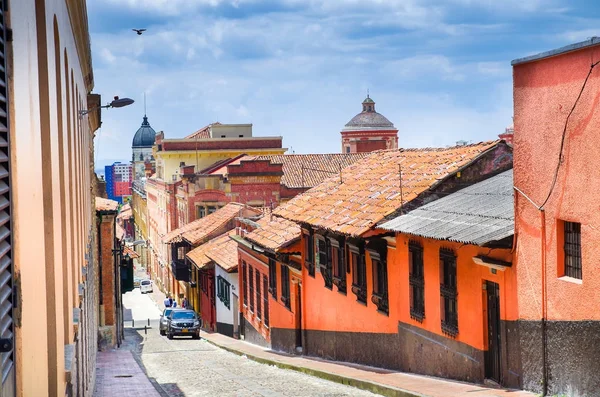 BOGOTA, COLOMBIA 22 OTTOBRE 2017: Splendida vista esterna sulle strade di La Candelaria dowtown a Bogotà — Foto Stock