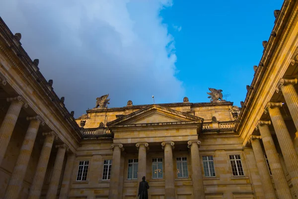 Bogota, Kolombiya 22 Ekim 2017: Courtyard Kolombiyalı Capitol ve Kongre, Bogota