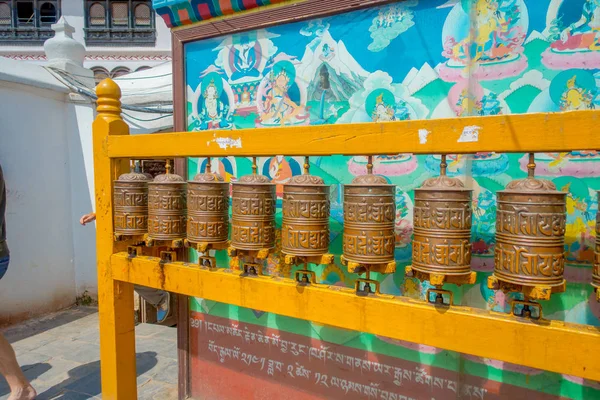 Kathmandu, Nepal, 15 oktober 2017: Close-up van Nepalese religieuze houtsnijwerk en Goemba Swayambhu tempel ook bekend als de tempel van de aap in Kathmandu, Nepal — Stockfoto