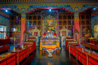 Pokhara, Nepal - 06 Ekim 2017: Thrangu Tashi Choling Manastırı Katmandu, Nepal kapalı görünümü. Thrangu Tashi Choling Boudhanath büyük Stupa yakın bulunan Gompa
