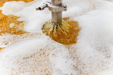 Su ısıtıcılar, gemiler, Küvetler ve paslanmaz çelik, Quito bira fabrikasında yapılmış borular bira ile Modern bira bitki bira fabrikası,