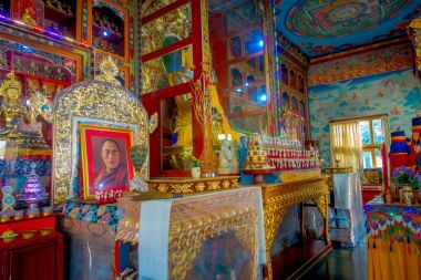 Pokhara, Nepal - 06 Ekim 2017: Sanctuary ile bazı Saygılar Thrangu Tashi Choling manastırda Katmandu, Nepal kapalı görünüm