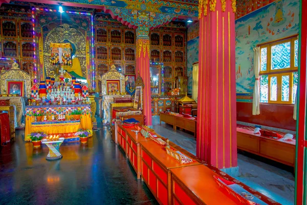 POKHARA, NEPAL - 06 DE OCTUBRE DE 2017: Vista interior del Monasterio Thrangu Tashi Choling en Katmandú, Nepal. Thrangu Tashi Choling Gompa situado cerca de la Gran Stupa de Boudhanath — Foto de Stock