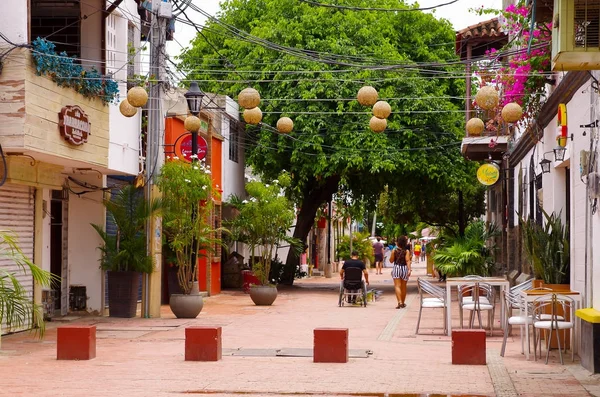 Santa Marta, Colombia - Ocotber 10, 2017: Outdoor uitzicht liefhebbers Park in het centrum van Santa Marta, Colombia — Stockfoto