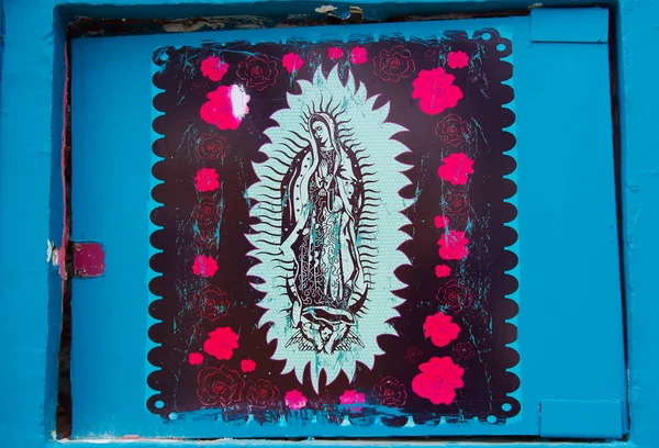 SANTA MARTA COLOMBIA - OUTUBRO 19, 2017: Bela vista ao ar livre da Virgem Maria em um graffiti de parede de rua em Santa Marta, popular destino caribenho no norte da Colômbia — Fotografia de Stock