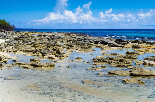 Increíble hermosa vista de rocas en la isla de San Andrés desde Johnny Cay en un hermoso día soleado en Colombia —  Fotos de Stock