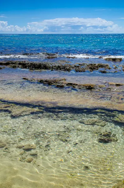 Superbe vue sur l'île de San Andres depuis Johnny Cay par une magnifique journée ensoleillée à San Andres, en Colombie — Photo