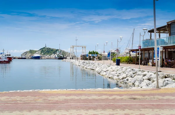 Santa Marta, Kolombiya - 21 Ekim 2017: Santa Marta, Kuzey Kolombiya popüler Karayip hedef limanda — Stok fotoğraf