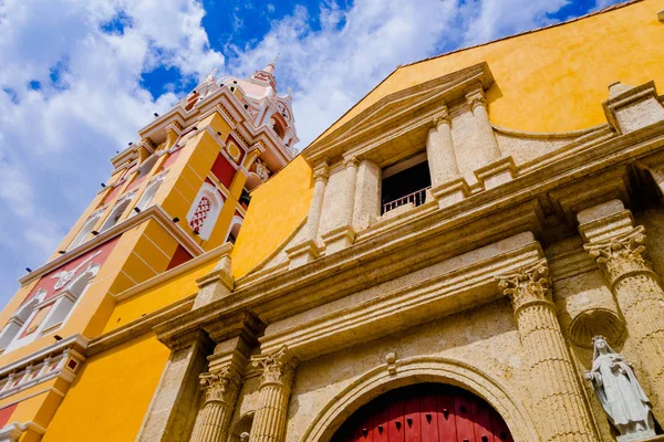 Aşağıda Katedrali Saint Catherine İskenderiye İspanyol koloni şehri Cartagena, Kolombiya'nın görünümü — Stok fotoğraf