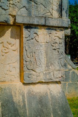 Chichen Itza, güzel oyma formları girin Rock'daki en arkeolojik Meksika ziyaret