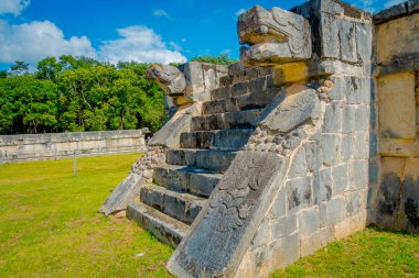 Yılan Maya heykel içinde şehir, Chichen Itza, Yucatan, Meksika, en arkeolojik Meksika ziyaret
