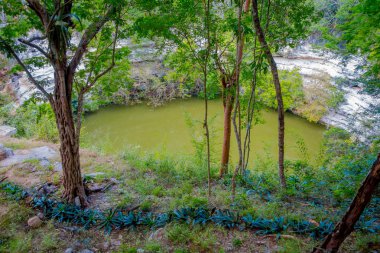 Bulunan Chicen Itza, Yucatan, Meksika hipotermik Xtoloc gölet güzel açık görünümü