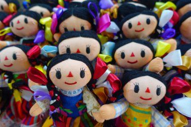 Chichen Itza, Meksika - 12 Kasım 2017: güzel el yapımı oyuncak bebek an esnaf dükkan Hatıra olarak satılan, kapat