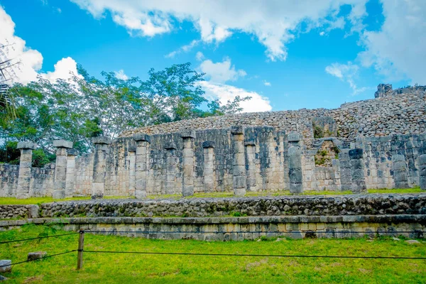 Bella vista esterna delle rovine Maya di Chichen Itza in Messico — Foto Stock