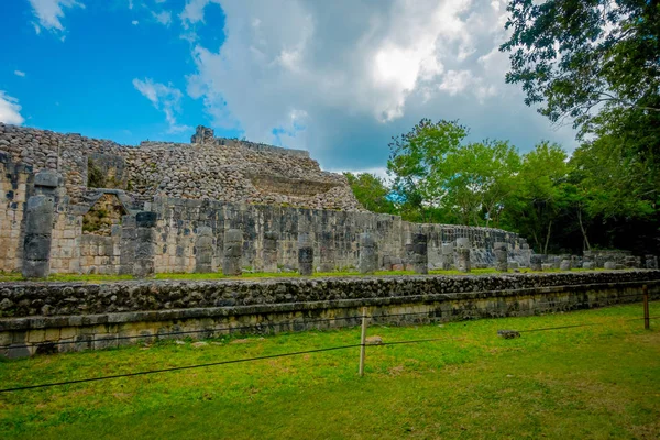 Vedere frumoasă în aer liber a ruinelor maiașe Chichen Itza din Mexic — Fotografie, imagine de stoc