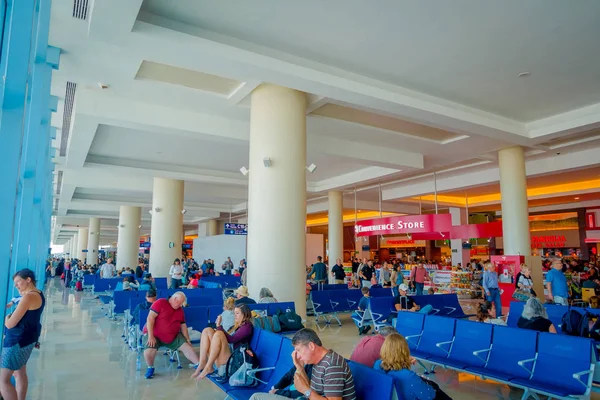 Cancun, Mexico - 24 Feb 2016: Interieur van de internationale luchthaven van Cancun, Mexico — Stockfoto