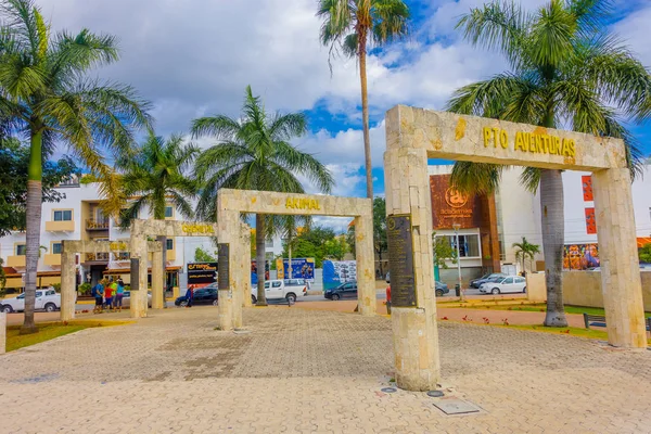 Playa del Carmen, México - 10 de enero de 2018: Personas no identificadas en el parque de playa del Carmen, México —  Fotos de Stock