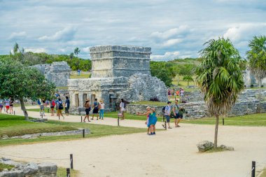 Tulum, Meksika - 10 Ocak 2018: Quintana Roo, Yucatan Yarımadası, Meksika içinde bir tulum Maya harabelerini fresklere Tapınağı