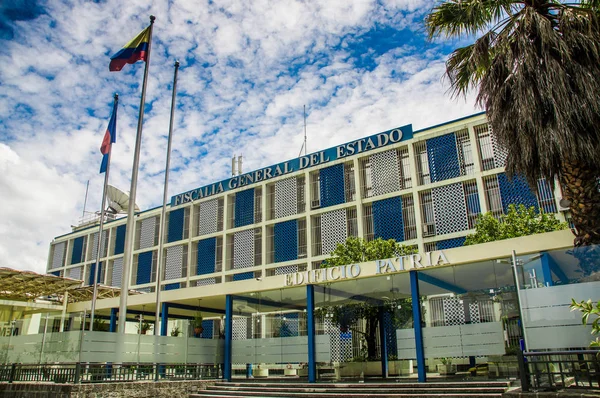 QUITO, ECUADOR - 23 DE OCTUBRE DE 2017: Vista exterior de la fiscalía estatal y edificios de la ciudad de Quito, Ecuador —  Fotos de Stock