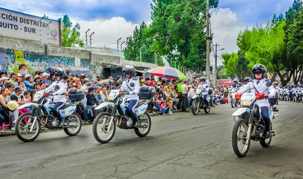 Quito, Ekwador - 31 stycznia 2018: Niezidentyfikowanych osób noszenie munduru policji i jazdy motocykli podczas parady w Quito, Ekwador — Zdjęcie stockowe