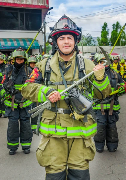 Quito, Ecuador - January 31, 2018: Unidentified group of firefighters team wearing a complete equipment of protection, walking in the streets during a parade in Quito — Stock Photo, Image