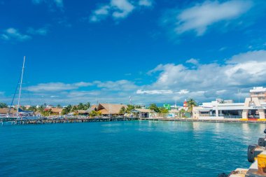 Isla Mujeres, Meksika, 10 Ocak 2018: Bazı insanların gün içinde bir kıyı, Isla Mujeres, horizont içinde zevk açık görünüm