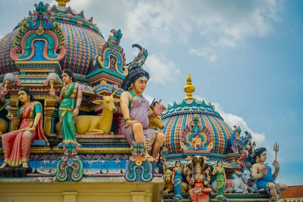 Singapur, Singapur - 30 stycznia. 2018: zbliżenie Sri Mariamman Hindu Temple w Singapurze — Zdjęcie stockowe