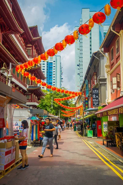 Singapore, Singapur - 30 Ocak. 2018: açık kimliği belirsiz kişi genel markette Festivali Pazar Telok Ayer Lau Pa Sat yürüyüş görünümüdür tarihi Viktorya dökme demir Pazar şimdi bina