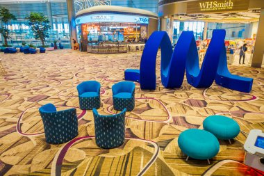 Singapore, Singapur - 30 Ocak 2018: Yukarıdaki kapalı görünümü güzel mavi sanat bulunan Changi Uluslararası Havalimanı içinde bir lounge alanında