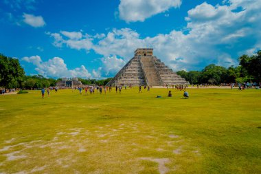 Chichen Itza, Meksika - 12 Kasım 2017: Tanımlanamayan Chichen Itza, sayesinde dünyanın her yerinden insanlar milyonlarca oy 15 Ağustos 2012 tarihinde dünyanın yeni 7 harikası ziyaret turist