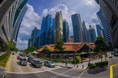 Singapore, Singapur - 30 Ocak. 2018: karmaşık ve şehir silueti Kallang mahalle sokaklarında araba ile bina ortak konut kat mülkiyeti güzel açık görünümü