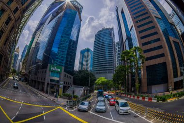 Singapore, Singapur - 30 Ocak. 2018: genel yerleşim condominium karmaşık ve şehir silueti ile bazı arabalar, Singapur, Balık sokaklarında Kallang mahalle, Bina açık görünümü