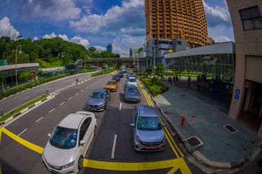 Singapore, Singapur - 30 Ocak. 2018: genel yerleşim aiz binasında karmaşık ve şehir merkezi Kallang mahalle sokakları ve yürüyüş insanlar bazı arabalı açık görünümü