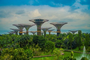 Singapore, Singapur - 01 Şubat 2018: Güzel açık bakış Botanik Bahçesi, Bay Singapur bahçelerle