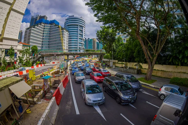 Singapore, singapore - 30. Januar. 2018: Autos, Straßen- und Stadtbild im zentralen Stadtteil Singapore — Stockfoto