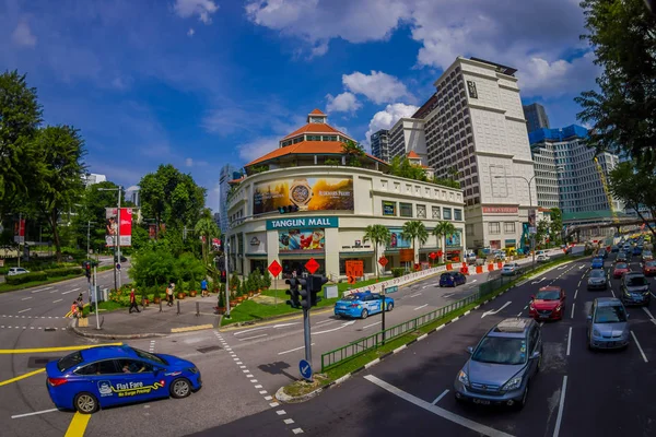 SINGAPORE, CINGAPORE - JANEIRO 30. 2018: Carros, rua e cena urbana no distrito central de Cingapura — Fotografia de Stock
