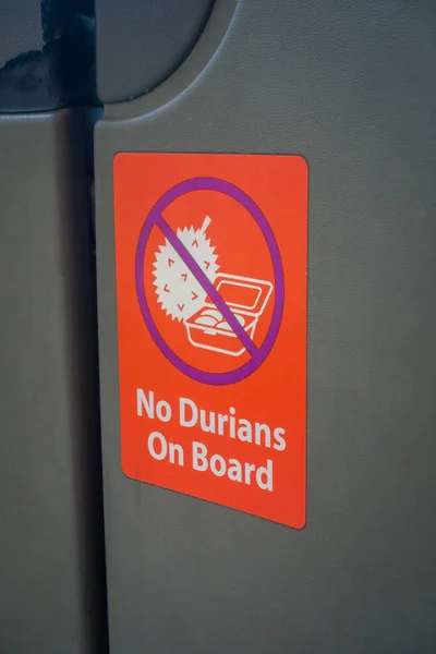 SINGAPORE, SINGAPORE - FEBRUARY 01, 2018: Indoor view of informative sign of no durians on board sticker inside of public transport in Singapore — Stock Photo, Image