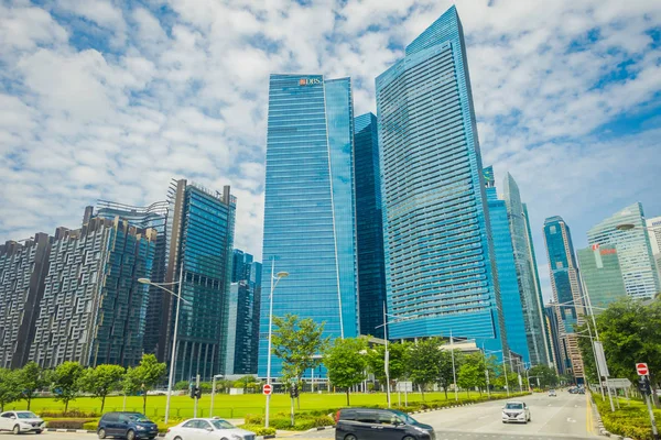 Сінгапур, Сінгапур - 01 лютого 2018: Dbs Банк Marina Bay фінансового центру. DBS Банк був створений уряд Сінгапуру і є найбільшим банком в Південно-Східній Азії — стокове фото